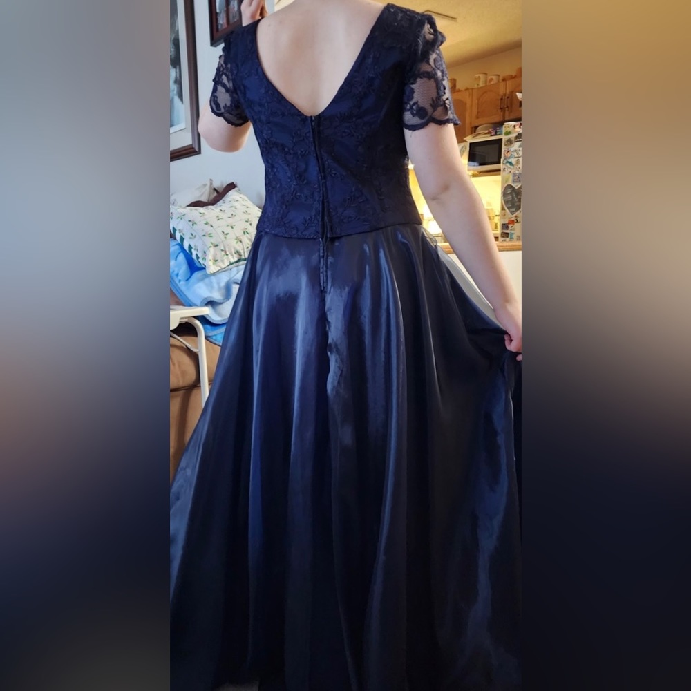 Formal Occasion Dress - Picture 4 of 4